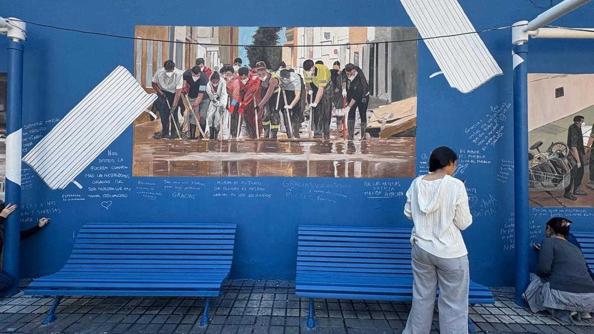 El artista valenciano Escif homenajea a los voluntarios de la dana en un mural en Benetússer (Valencia)