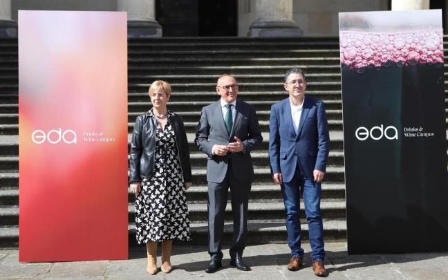 Arantxa Tapia, Ramiro González y Joxe Mari Aizega, director general del Basque Culinary Center. CEDIDA
