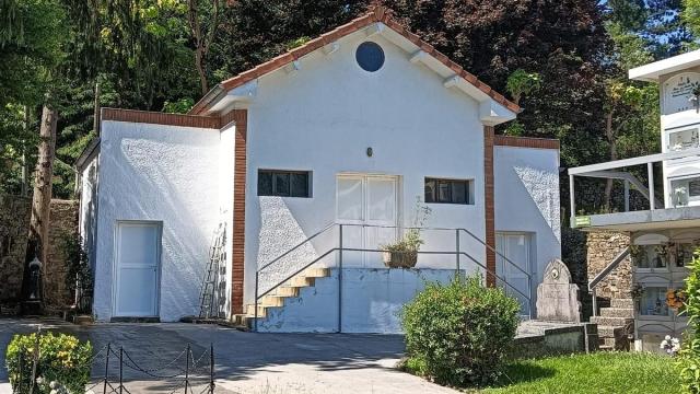 Las tareas de pintado en el cementerio de Ugao ya han terminado