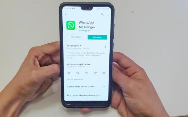 Aplicación de Whatsapp en un móvil.