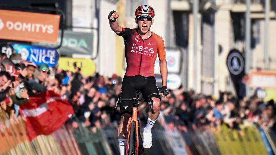 Sheffield festeja la victoria en la última etapa.