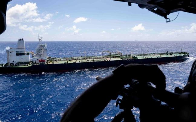 Petrolero en el Índico.