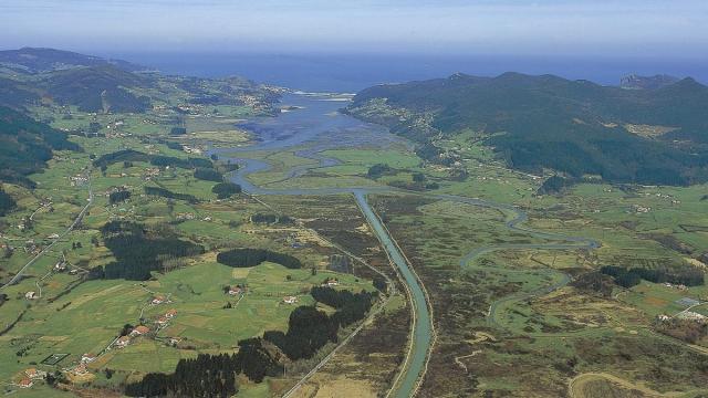 Imágenes de distintos parajes de la Reserva de Urdaibai.