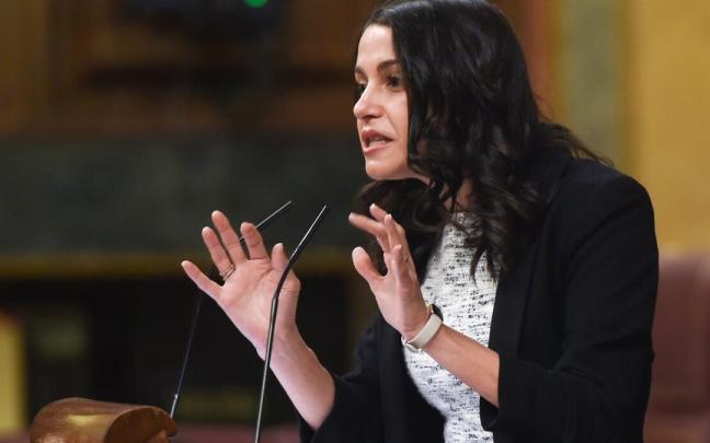 La portavoz de Ciudadanos en el Congreso, Inés Arrimadas, durante el pleno. La portavoz de Ciudadanos en el Congreso, Inés Arrimadas, durante el pleno.