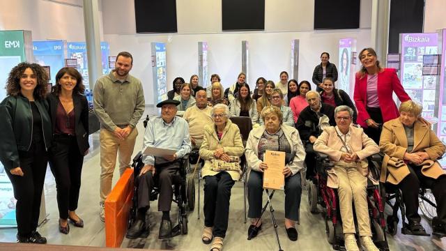 Foto de todos los participantes tras hacer realidad sus sueños y deseos
