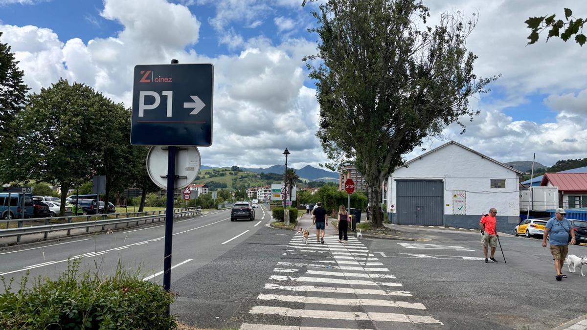Señal parking Saraun Zumaia.