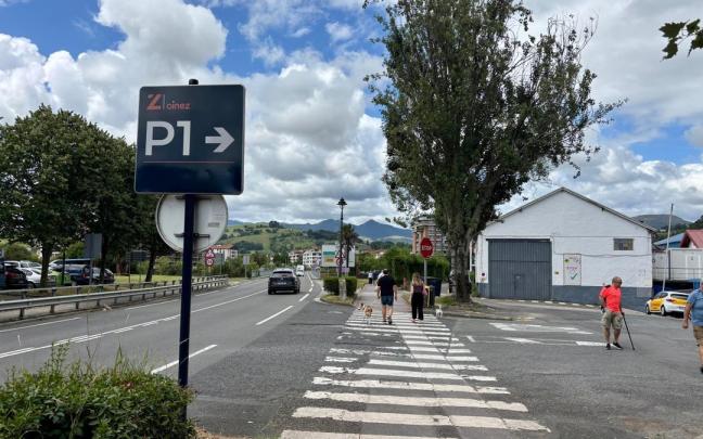 Señal parking Saraun Zumaia.