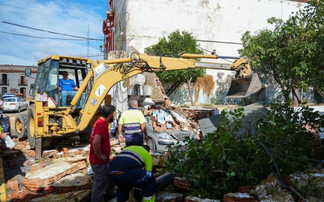 Incidencias provocadas por un pequeño tornado en Gibraleón (Huelva)