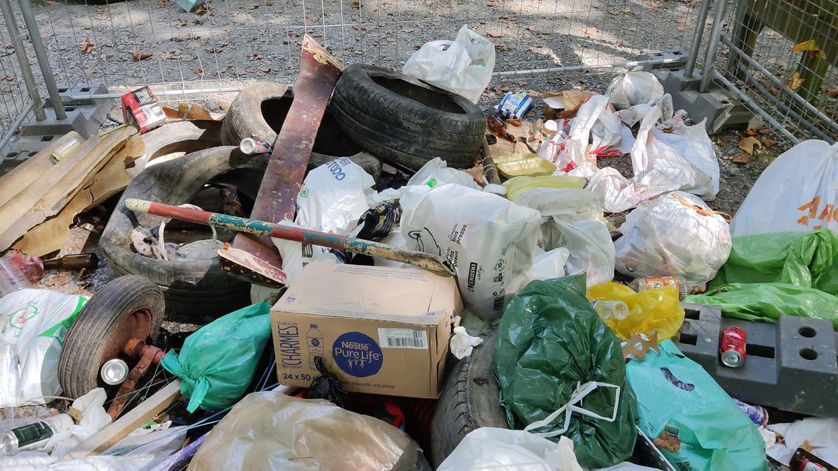 Residuos almacenados en Fagollaga el 10 de agosto.