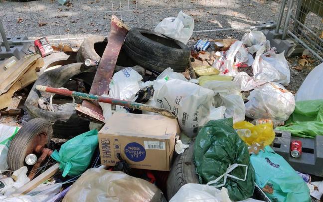 Residuos almacenados en Fagollaga el 10 de agosto.