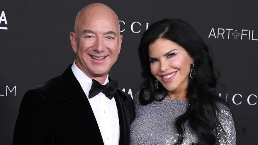 El fundador de Amazon, Jeff Bezos, y su pareja, Lauren Sánchez.