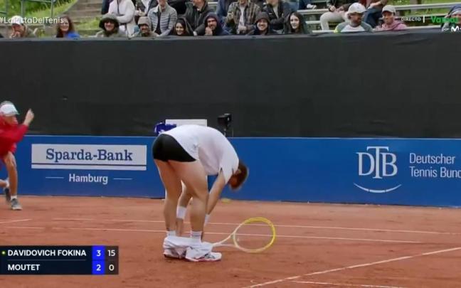 El francés Corentin Moutet, con los pantalones bajados.