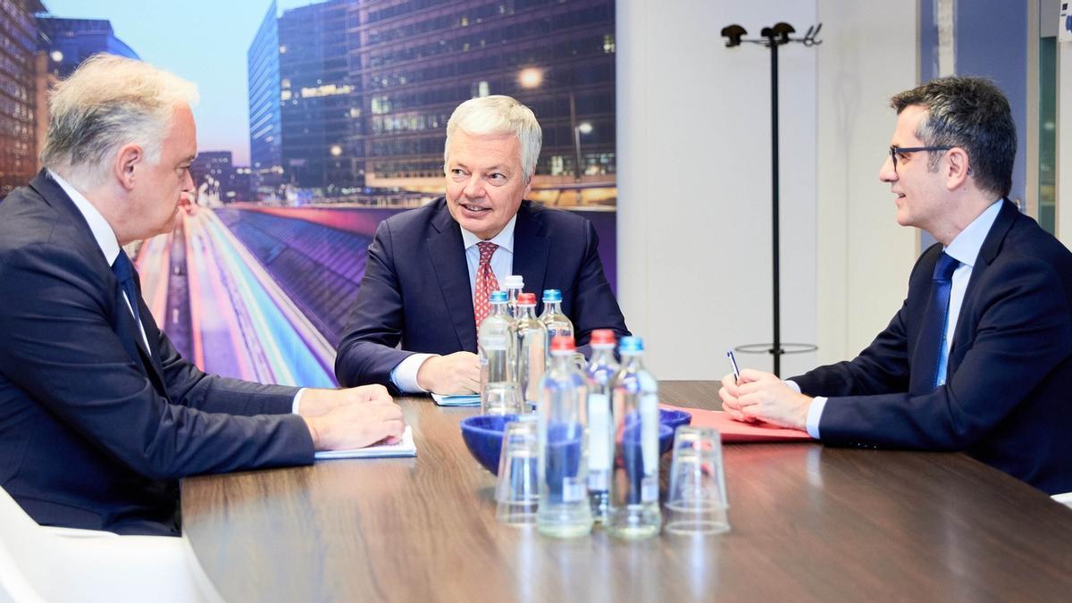 Esteban González Pons, Didier Reynders y Félix Bolaños.