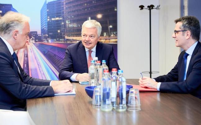 Esteban González Pons, Didier Reynders y Félix Bolaños.