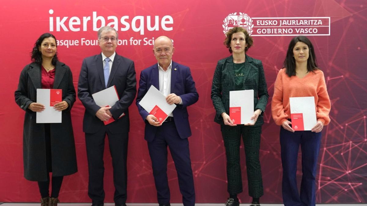 Juan Ignacio Pérez Iglesias, Fernando Cossío, Amaia Esquisabel, Marina Medina e Irati Garmendia.