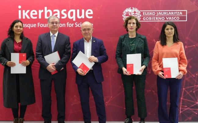 Juan Ignacio Pérez Iglesias, Fernando Cossío, Amaia Esquisabel, Marina Medina e Irati Garmendia.
