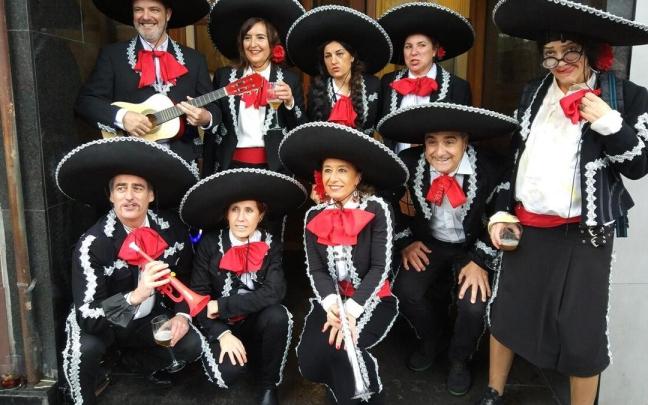 Un grupo de mariachis, en los carnavales de Algorta de 2022 que tuvieron como temática la música. Un grupo de mariachis, en los carnavales de Algorta de 2022 que tuvieron como temática la música.