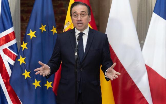 El ministro Albares durante una comparecencia de prensa en Bruselas. / EP El ministro Albares durante una comparecencia de prensa en Bruselas.