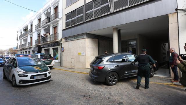 Los detenidos por la muerte de Francisca Cadenas llegan al Juzgado de Villafranca a declarar entre gritos de 'asesinos'