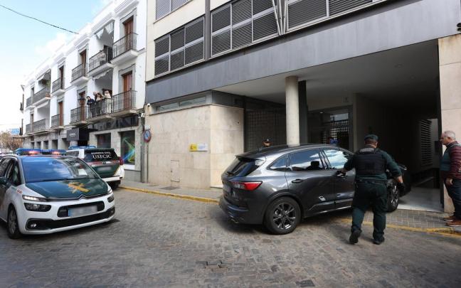 Los detenidos por la muerte de Francisca Cadenas llegan al Juzgado de Villafranca a declarar entre gritos de 'asesinos'