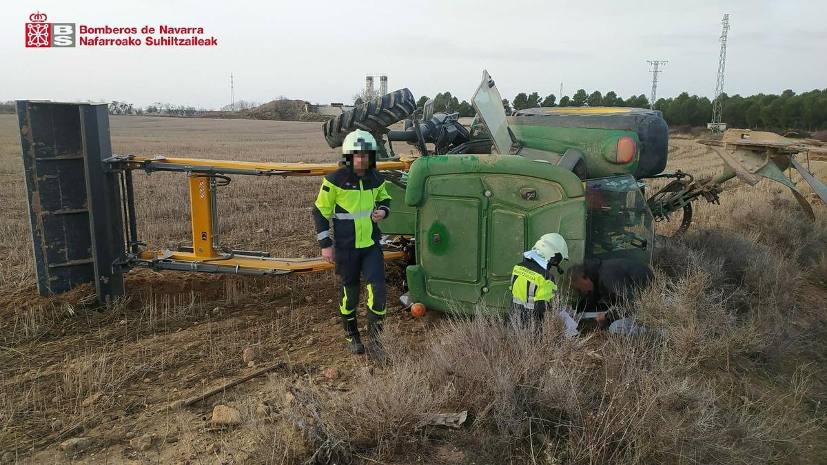 El tractor, tras la colisión con un camión