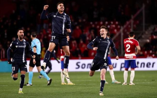 Andre Silva celebra el gol que marcó en Granada. / N.G.