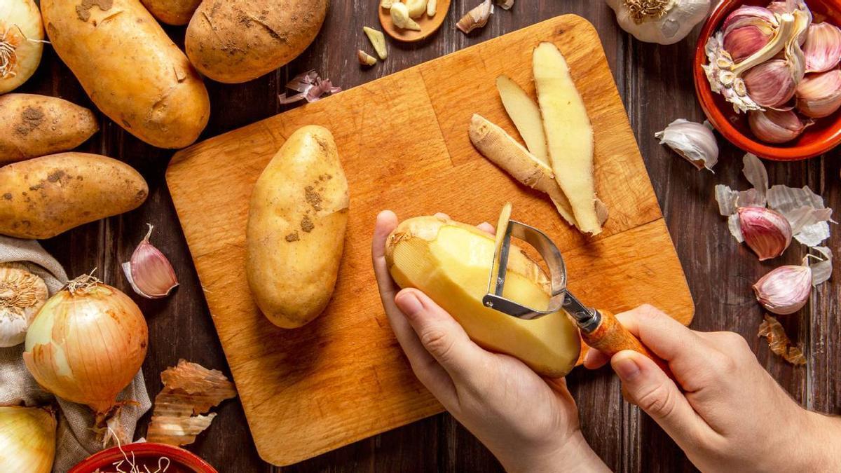 Tres formas de hacer patatas en el microondas de un nutricionista