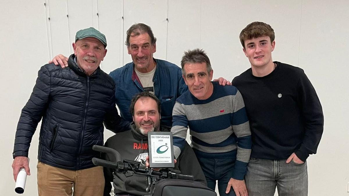Representantes de Bizi Hadi en el acto que tuvo lugar en el Aquiarium.