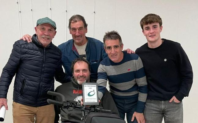 Representantes de Bizi Hadi en el acto que tuvo lugar en el Aquiarium.