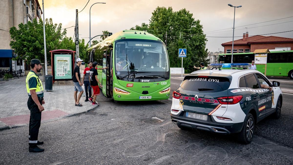 Varias personas desalojadas, a 23 de julio de 2026, en Aldea del Fresno, Madrid.