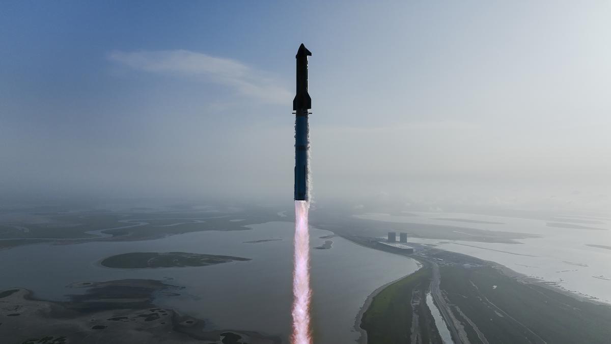 El megacohete Starship explota sobre el Océano Índico.