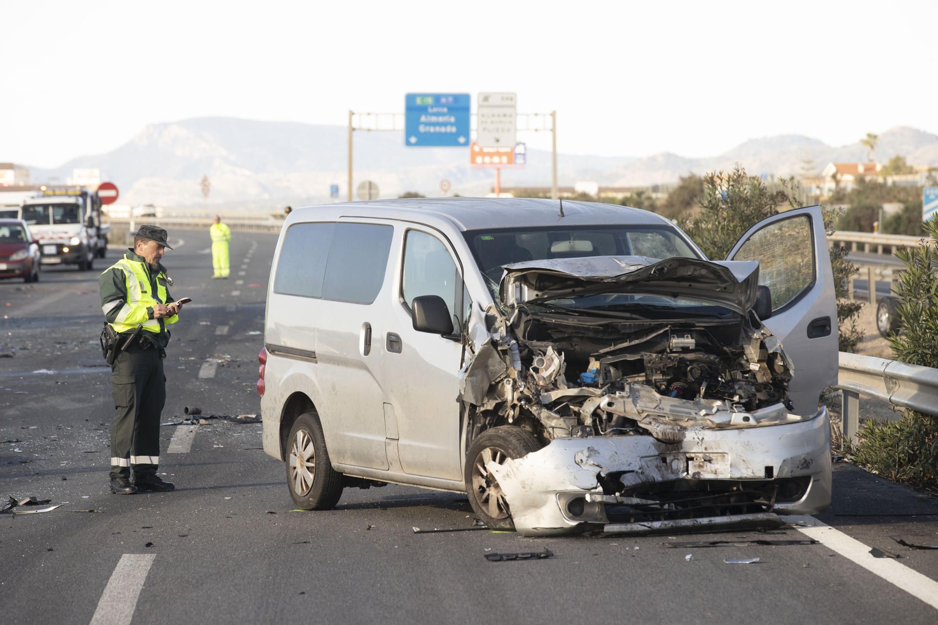 Uno de los vehículos implicados en el accidente múltiple que ha dejado un muerto y seis heridos en Murcia.