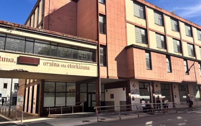 Las consultas de matrona, ginecología, rehabilitación y fisioterapia se ubicarán a partir del próximo lunes en el edificio antiguo del instituto Miguel Altuna, en Ibargarai.