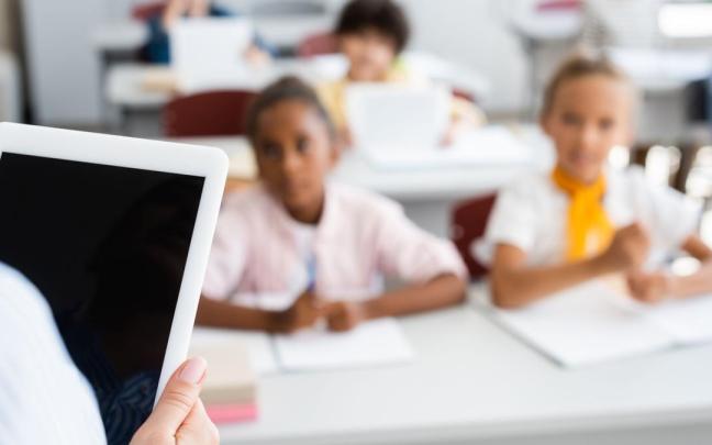 La tecnología en el aula puede ayudar a crear proyectos, investigar fuentes...