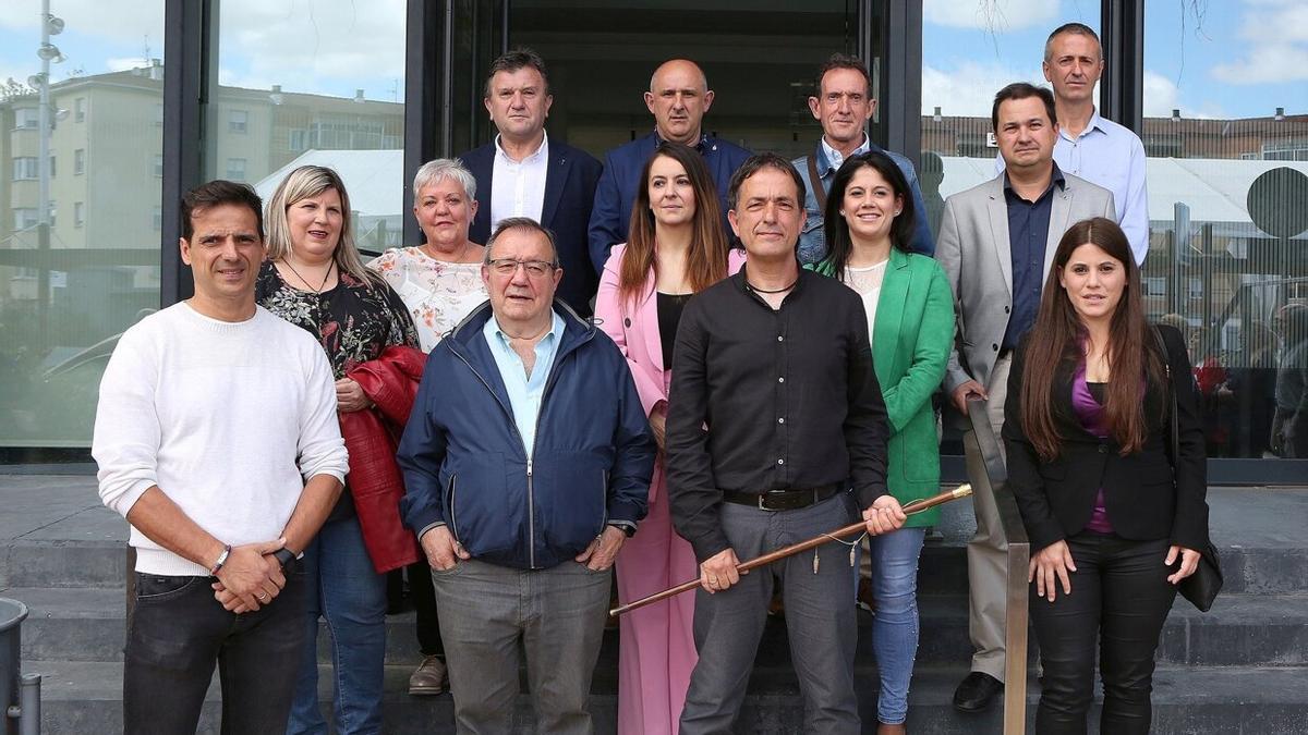 La Corporación tras la sesión de investidura de 2019, con Sebastián Marco con la vara de mando.
