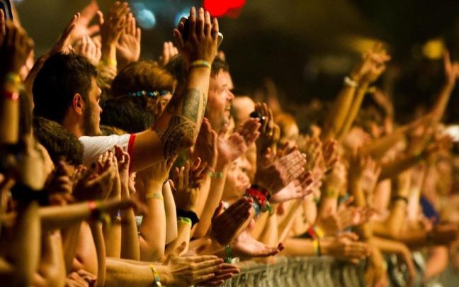 Un grupo de espectadores se agolpa en la primera fila durante un concierto / Javier Vilar / Europa Press Un grupo de espectadores se agolpa en la primera fila durante un concierto