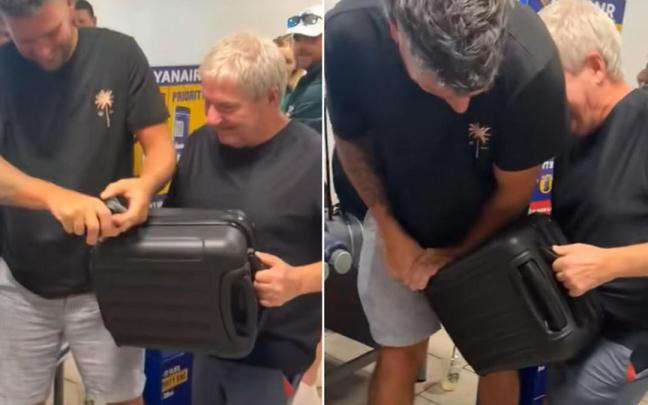El turista destrozó parte de su maleta con la ayuda de otro pasajero para evitar el recargo de Ryanair.