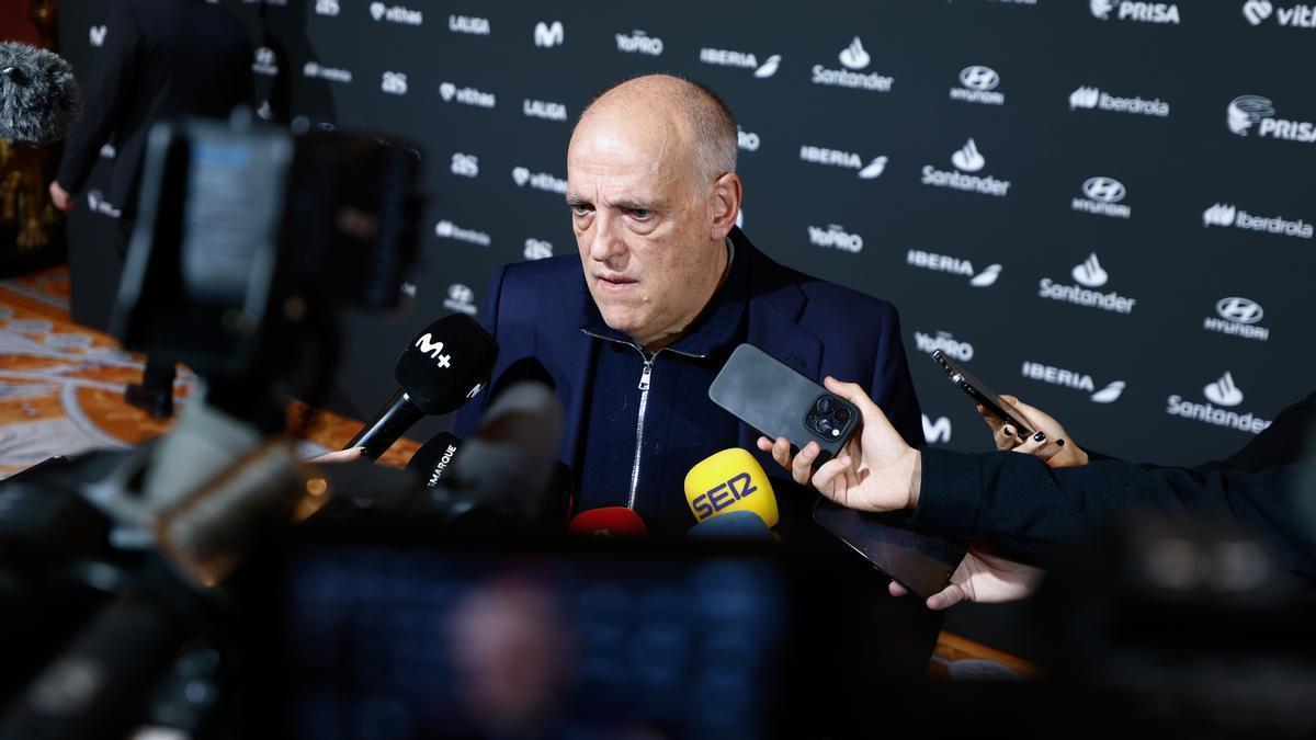 Javer Tebas, presidente de LaLiga, atiende a los medios de comunicación.