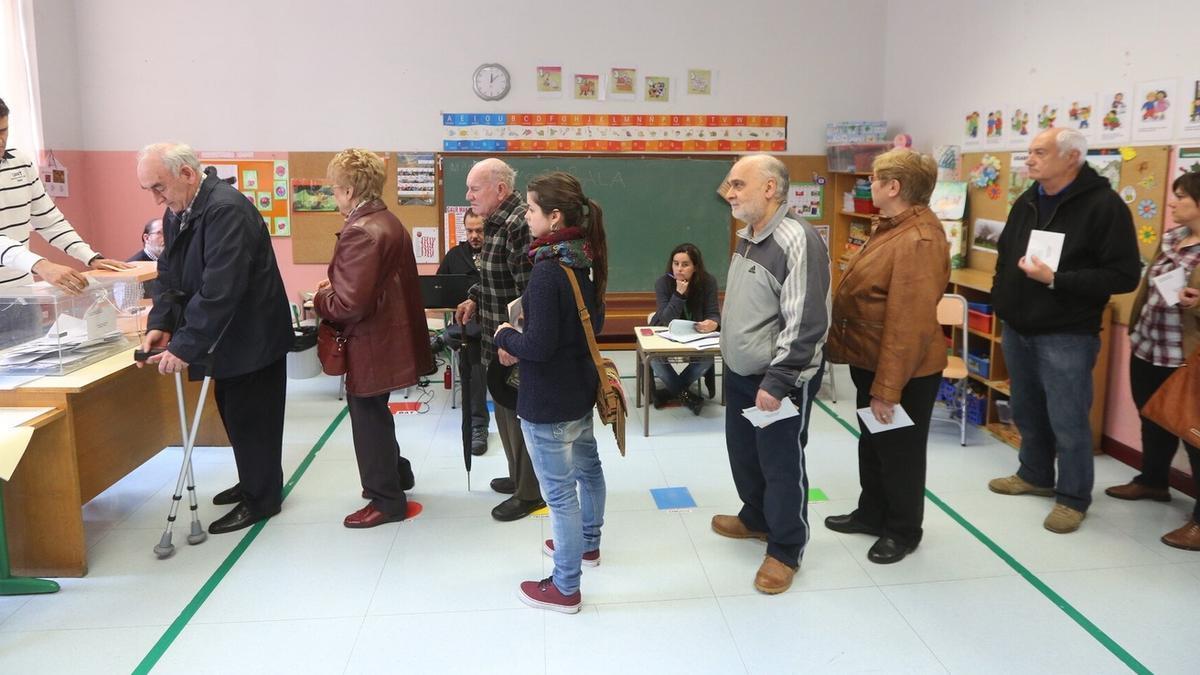 Cola en un colegio electoral vasco en unos anteriores comicios municipales y forales.