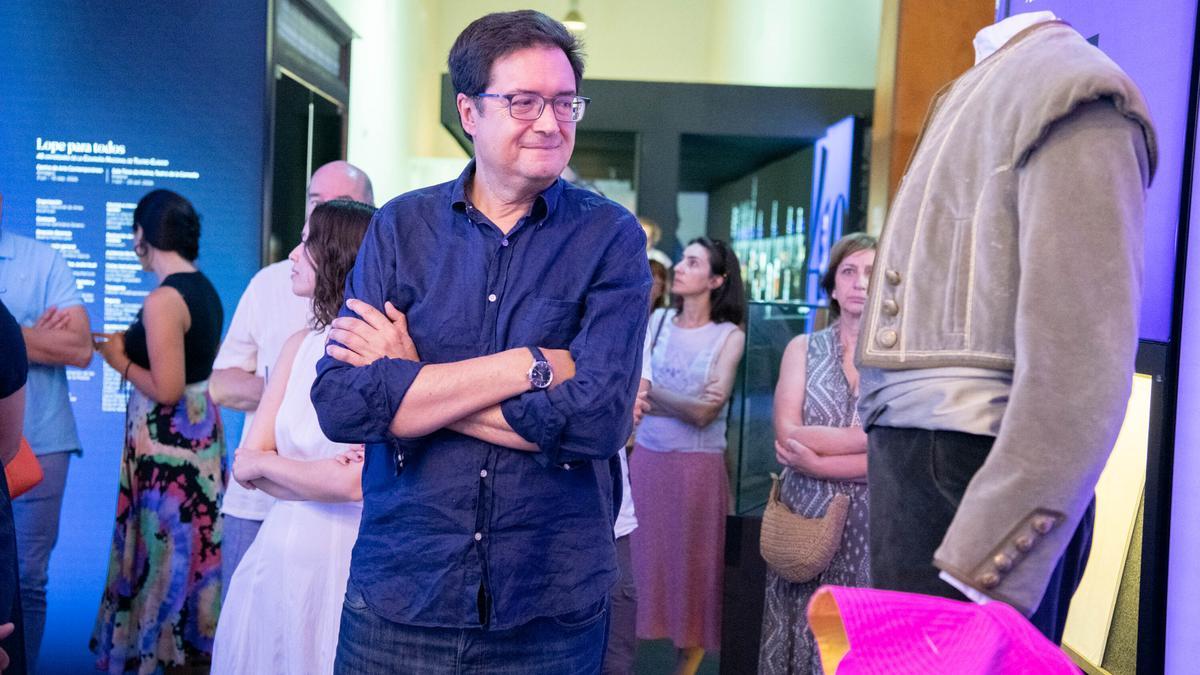 El ministro para la Transformación Digital y de la Función Pública, Óscar López, visita las exposiciones en el Espacio de Arte Contemporáneo y la Casa Palacio Juan Jedler, a 4 de abril de 2026, en Almagro.