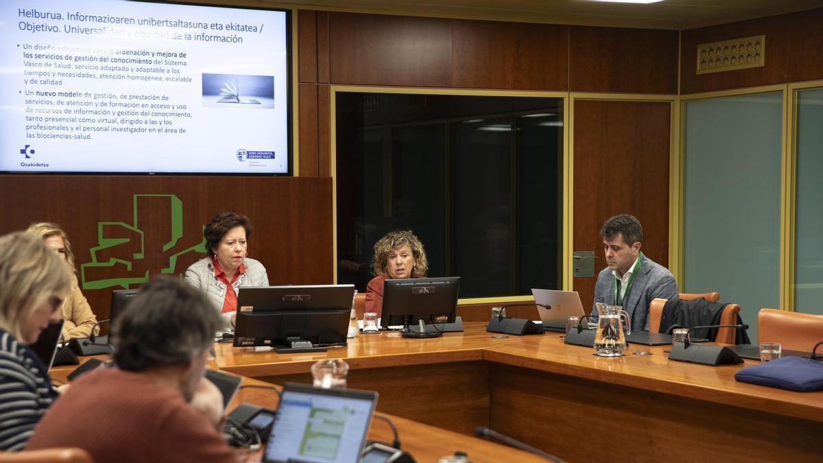 La directora de Investigación e Innovación Sanitarias del Departamento de Salud, Marian Ibarrondo, en la presentación de la Biblioteca Virtual.