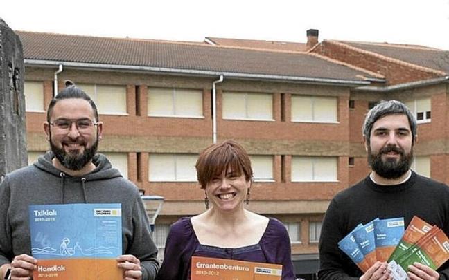 El coordinador del programa y la técnica y el edil de Juventud. | FOTO: N.G.