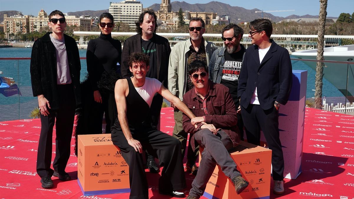 Pase gráfico con el equipo de la película de la sección oficial 'Segundo Premio' de Isaki Lacuesta y Pol Rodríguez sobre el grupo de música Los Planetas.