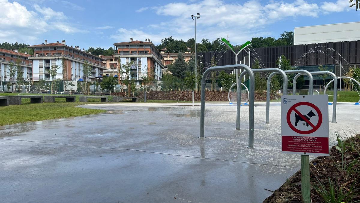 Los canes también tienen prohibido el acceso al parque acuático.