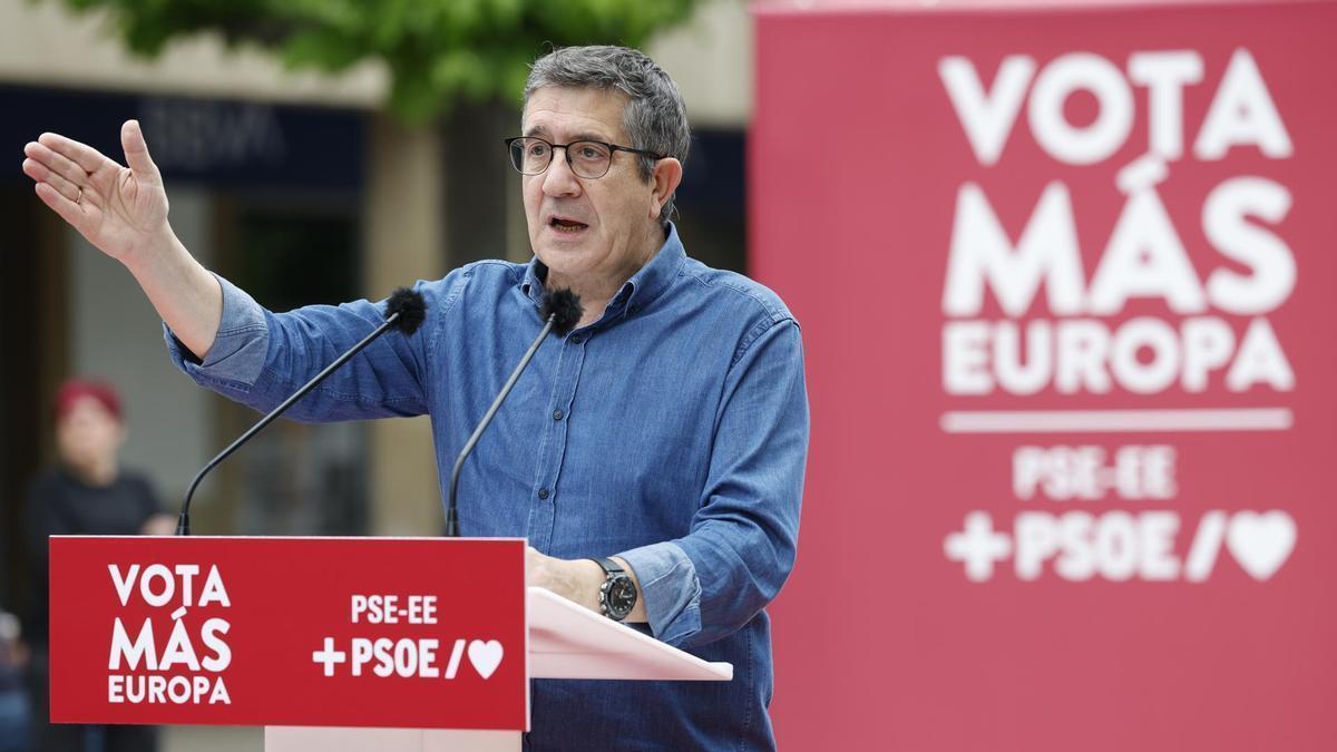 Patxi López interviene en el acto de campaña del PSOE en Santurtzi.