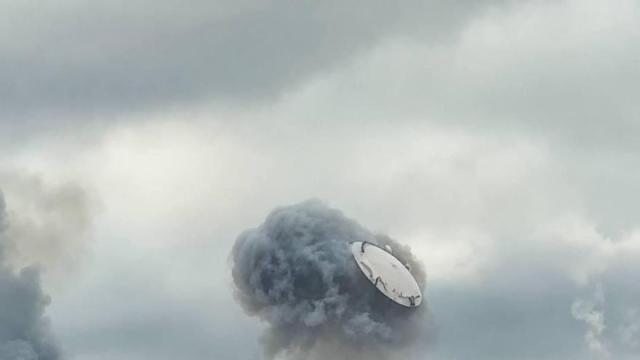 Arde una refinería en Moscú tras ser atacada por drones ucranianos.