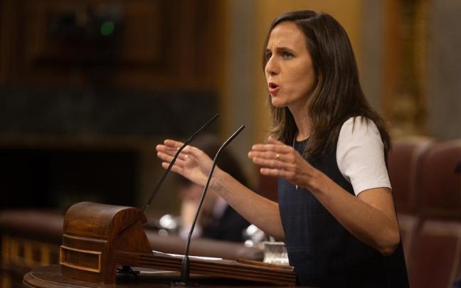 El portavoz de ERC en el Congreso, Gabriel Rufián, y la secretaria general de Podemos, Ioone Belarea, durante una sesión de Control al Gobierno, en el Congreso de los Diputados, a 7 de octubre de 2025.