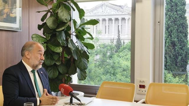 El presidente de CRUE, Julían Garde, en una entrevista a Europa