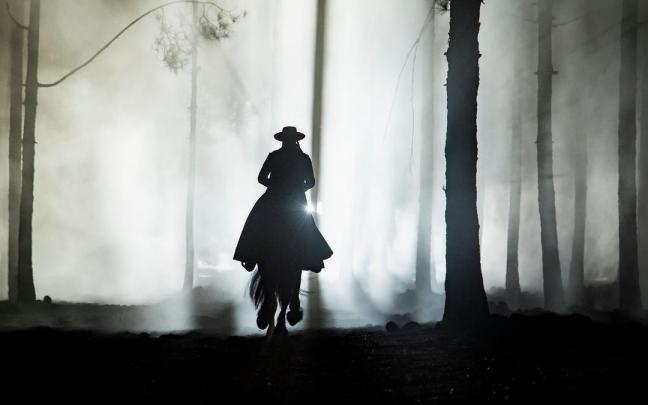 Una de las primeras imágenes promocionales de la nueva serie ‘Zorro’.