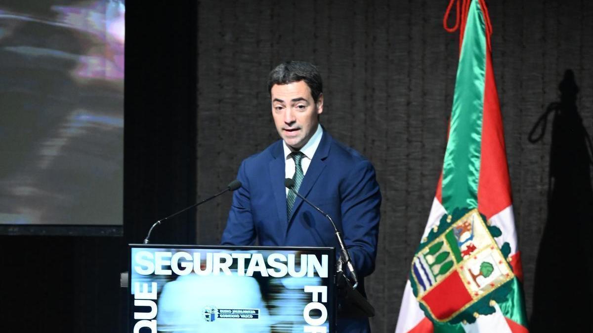 El lehendakari, Imanol Pradales, interviene en la jornada 'Basque Segurtasun Foroa'.